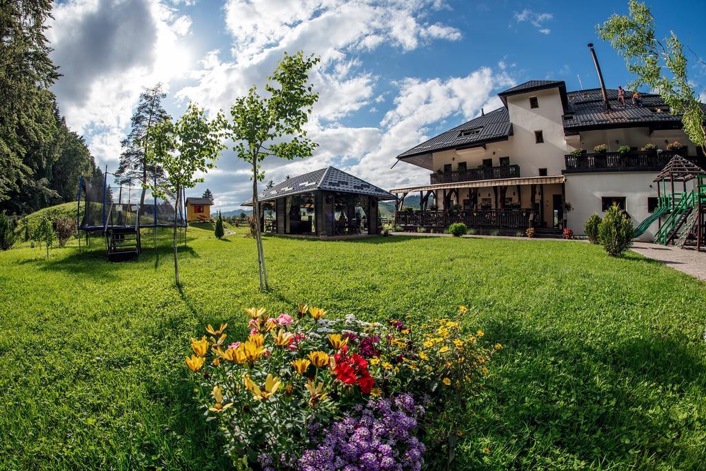 Hotel La Conac In Bucovina Gura Humorului Exterior foto