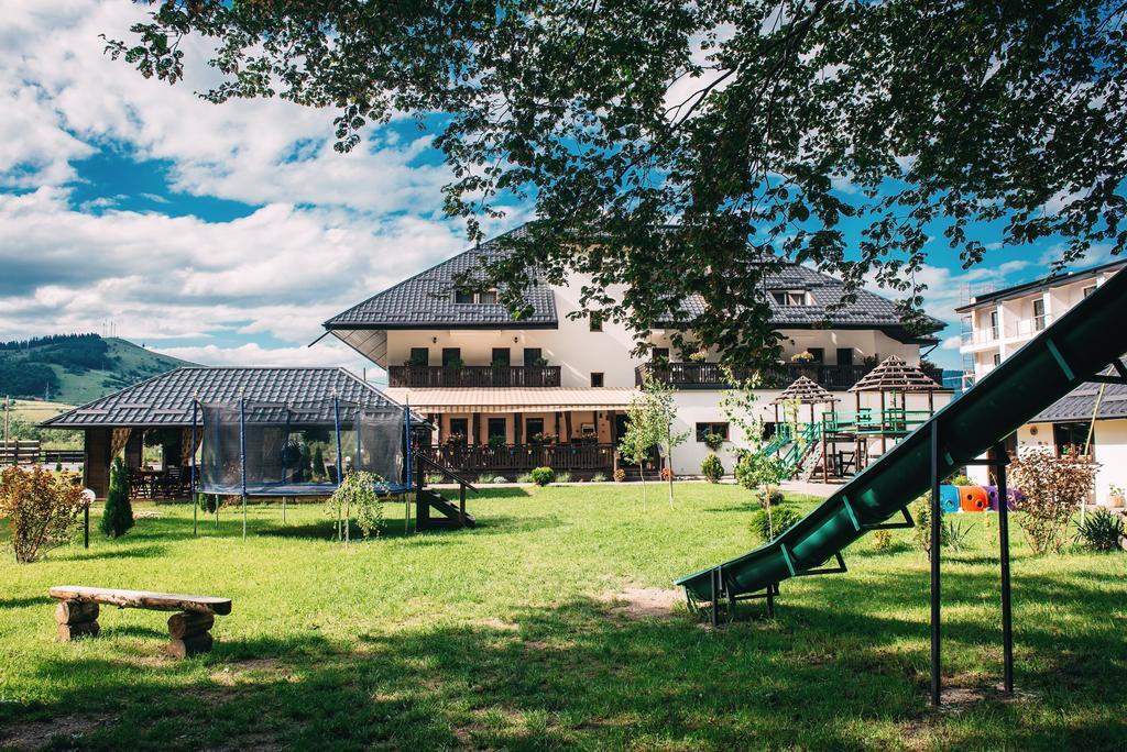 Hotel La Conac In Bucovina Gura Humorului Exterior foto