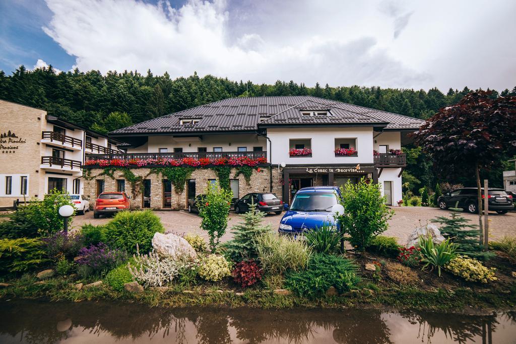 Hotel La Conac In Bucovina Gura Humorului Exterior foto