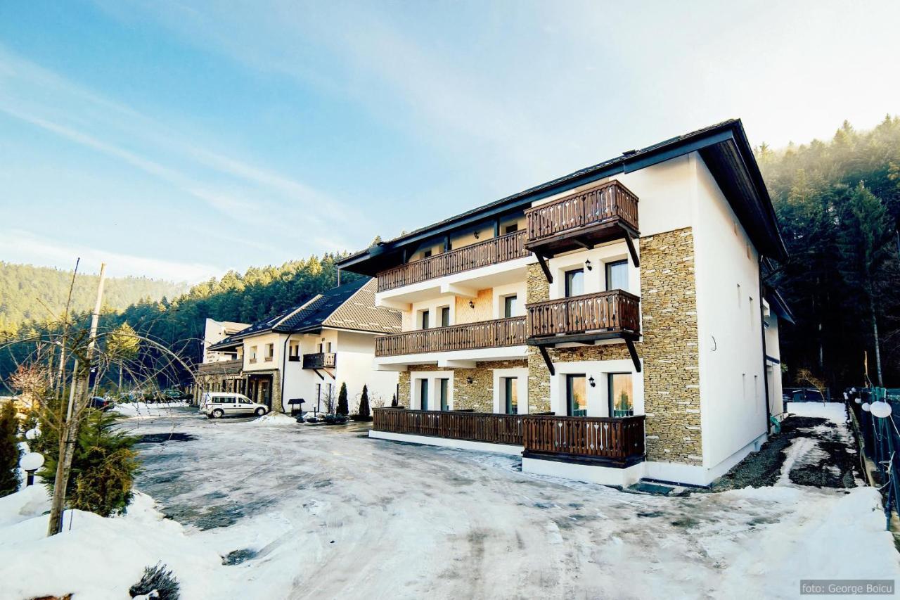 Hotel La Conac In Bucovina Gura Humorului Exterior foto